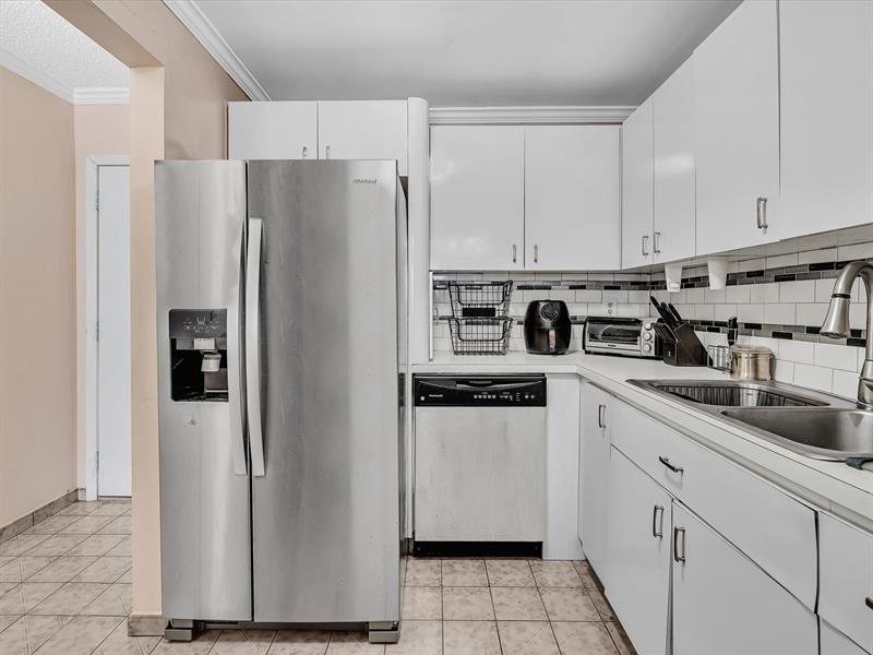 Image 9 of 41 For 1075 68th St  203