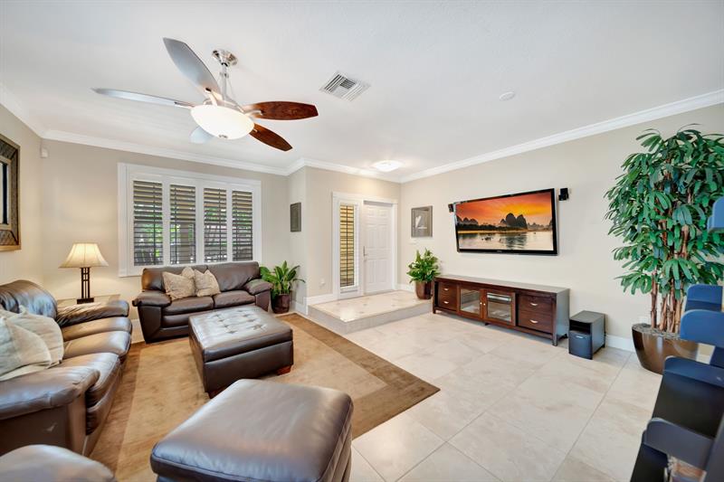 Image 10 of 63 For 607 5th Ave  