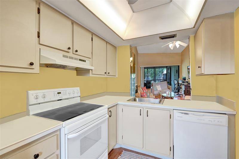 Image 11 of 52 For 2233 15th St  220