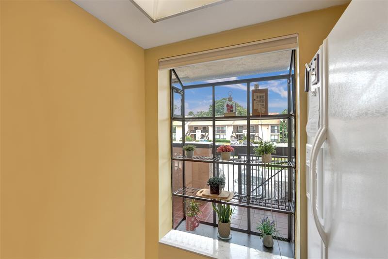 Image 12 of 52 For 2233 15th St  220