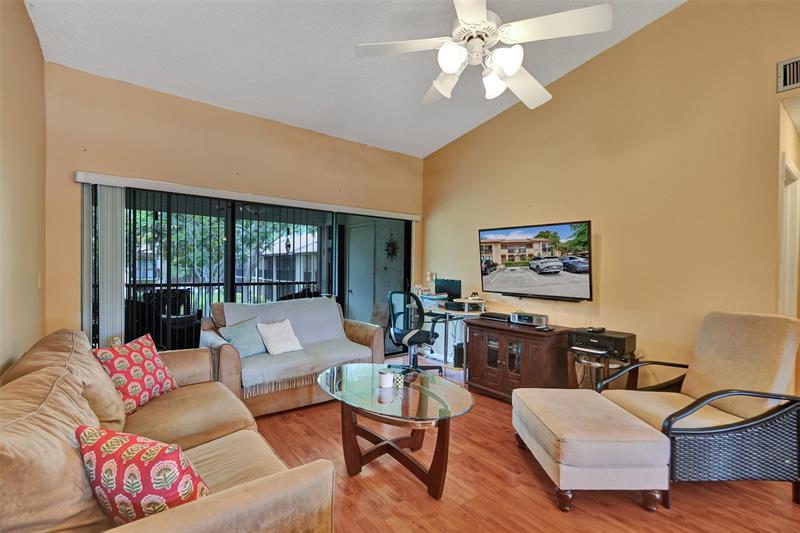 Image 16 of 52 For 2233 15th St  220