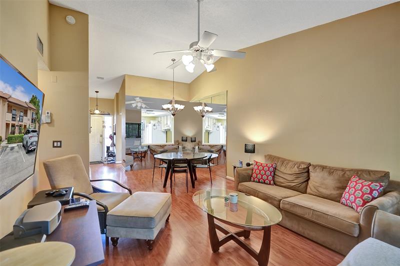 Image 18 of 52 For 2233 15th St  220