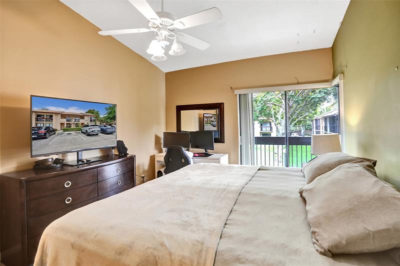 Image 20 of 52 For 2233 15th St  220