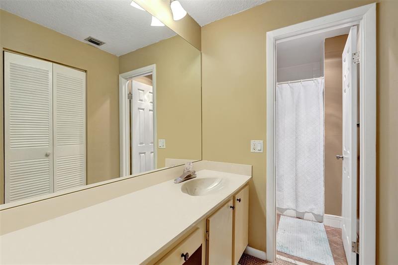 Image 22 of 52 For 2233 15th St  220