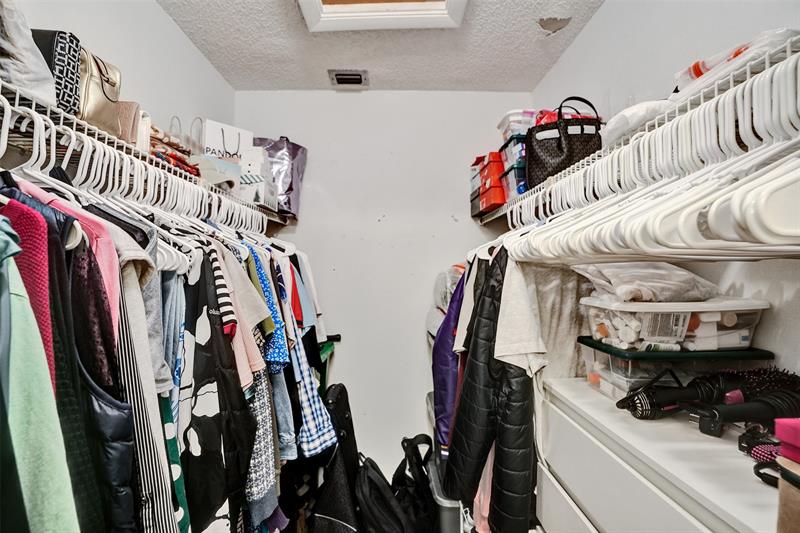 Image 26 of 52 For 2233 15th St  220