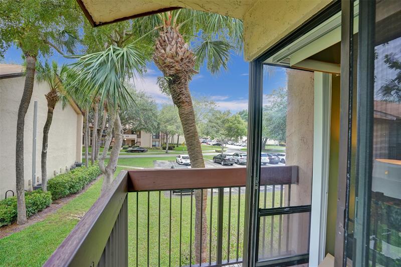 Image 28 of 52 For 2233 15th St  220