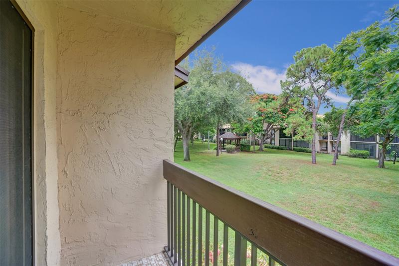 Image 29 of 52 For 2233 15th St  220