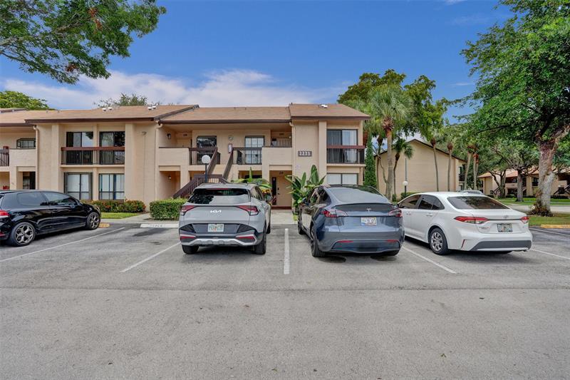 Image 3 of 52 For 2233 15th St  220