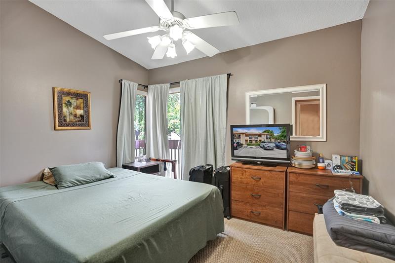 Image 31 of 52 For 2233 15th St  220