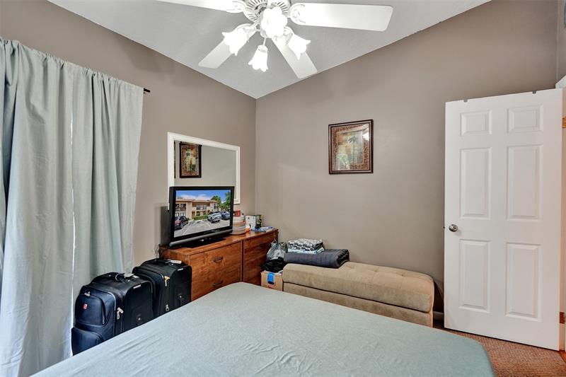 Image 32 of 52 For 2233 15th St  220