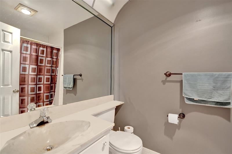 Image 33 of 52 For 2233 15th St  220