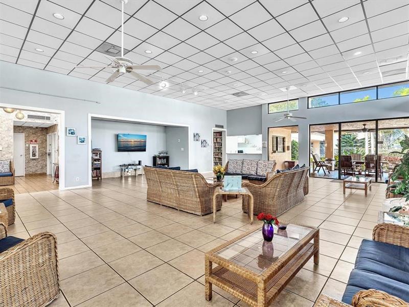 Image 42 of 52 For 2233 15th St  220
