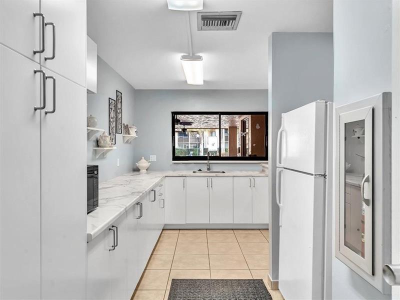 Image 47 of 52 For 2233 15th St  220