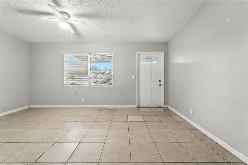 Image 11 of 24 For 3196 Seacrest Blvd
