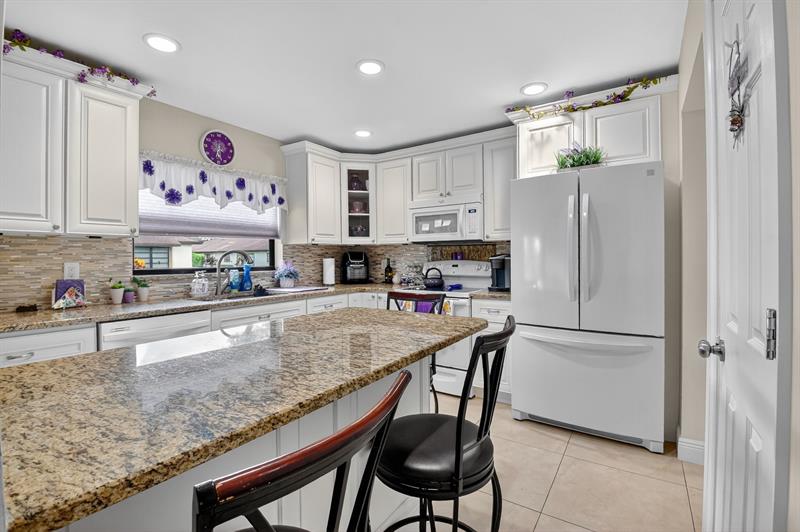 Image 11 of 37 For 4725 Greentree Cir  A