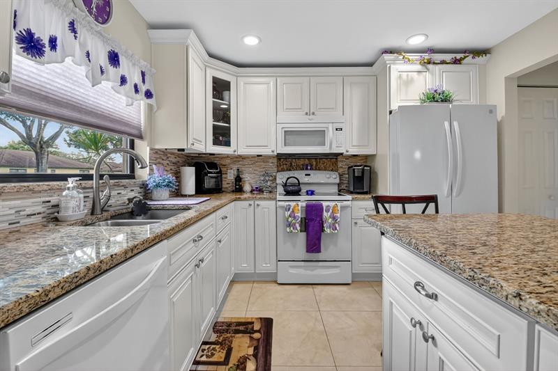 Image 13 of 37 For 4725 Greentree Cir  A