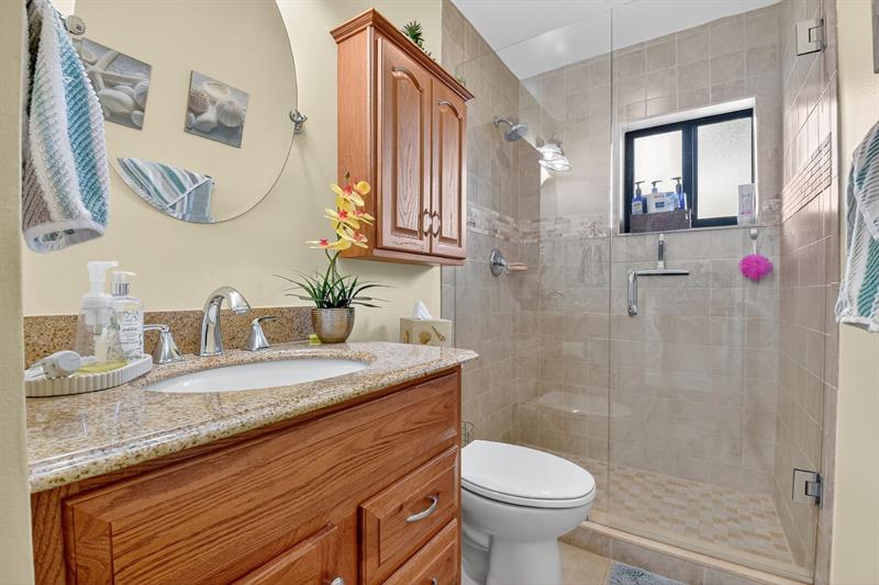 Image 18 of 37 For 4725 Greentree Cir  A