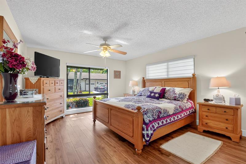 Image 19 of 37 For 4725 Greentree Cir  A