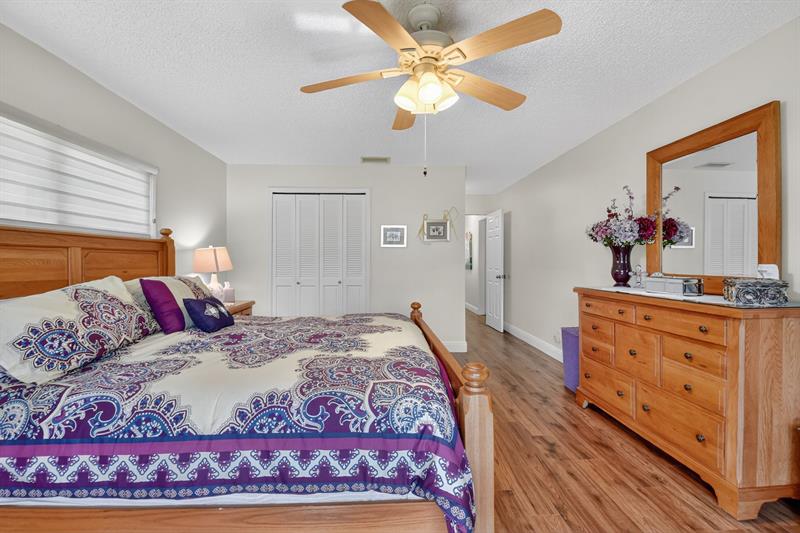 Image 21 of 37 For 4725 Greentree Cir  A