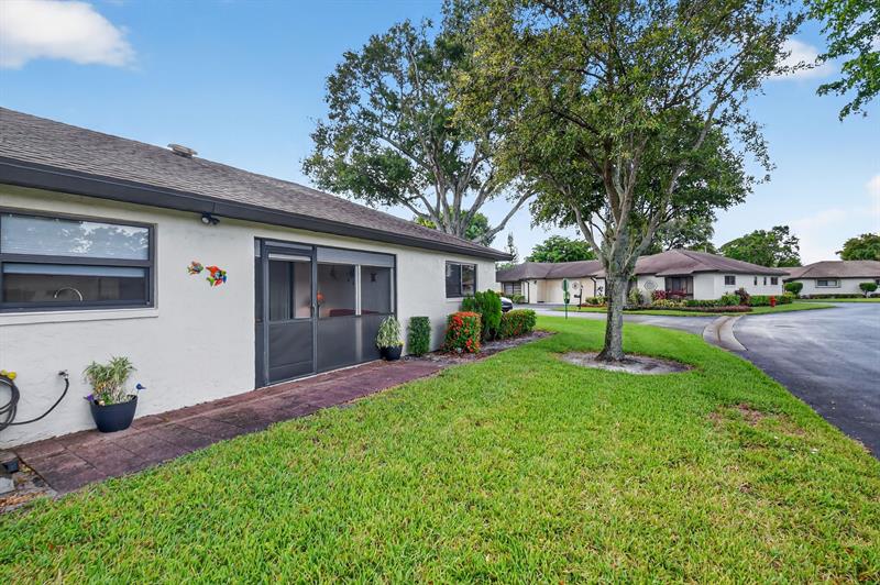 Image 27 of 37 For 4725 Greentree Cir  A