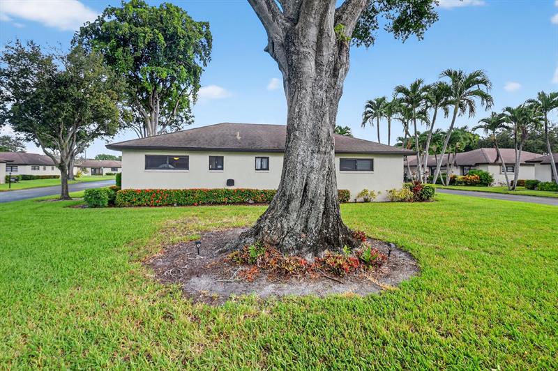Image 28 of 37 For 4725 Greentree Cir  A