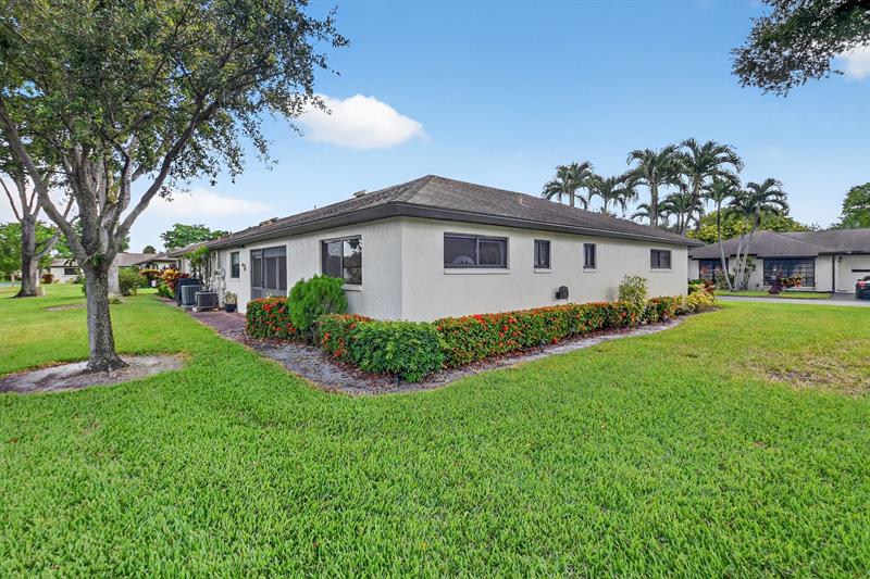 Image 29 of 37 For 4725 Greentree Cir  A