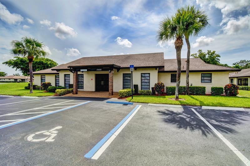 Image 32 of 37 For 4725 Greentree Cir  A