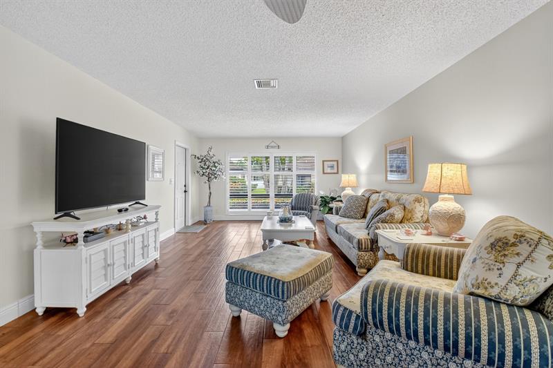 Image 5 of 37 For 4725 Greentree Cir  A