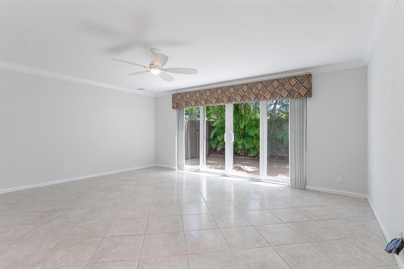 Image 10 of 42 For 801 16th Ct  11