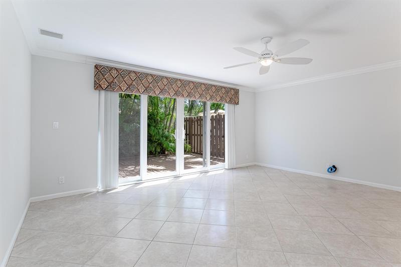 Image 11 of 42 For 801 16th Ct  11