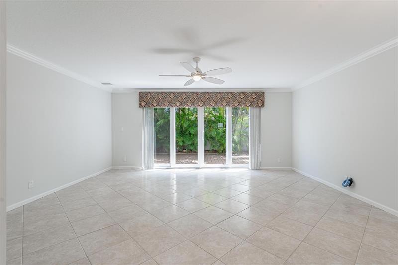 Image 12 of 42 For 801 16th Ct  11