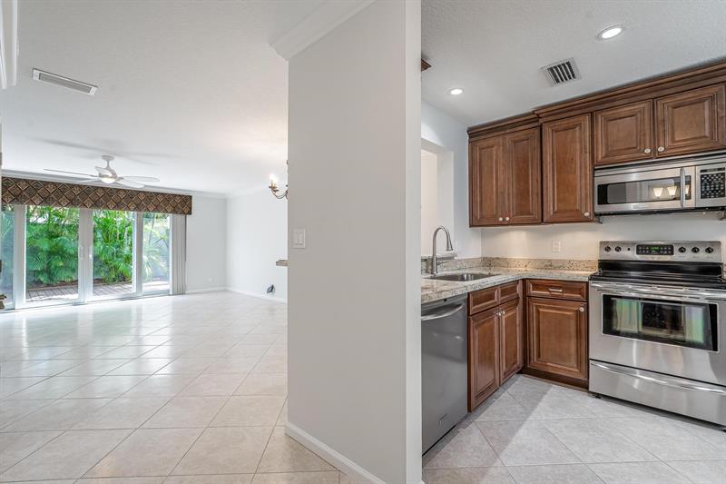 Image 16 of 42 For 801 16th Ct  11