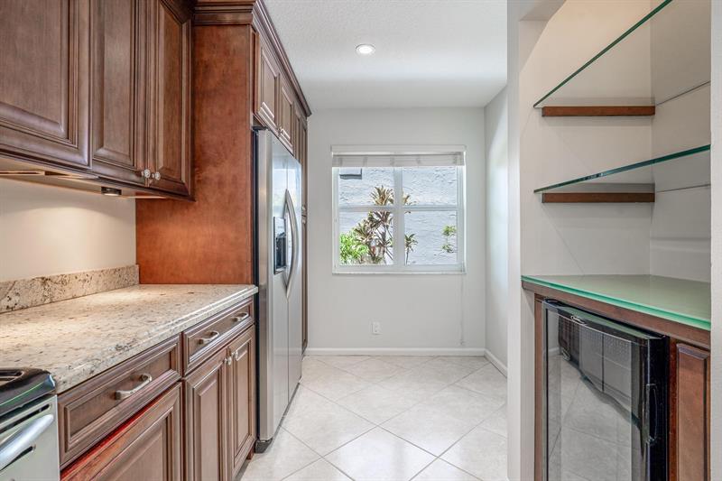 Image 21 of 42 For 801 16th Ct  11