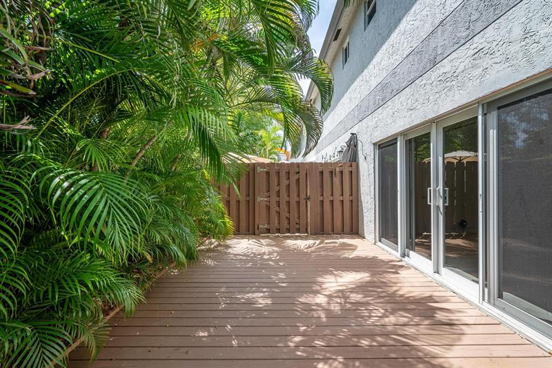 Image 22 of 42 For 801 16th Ct  11