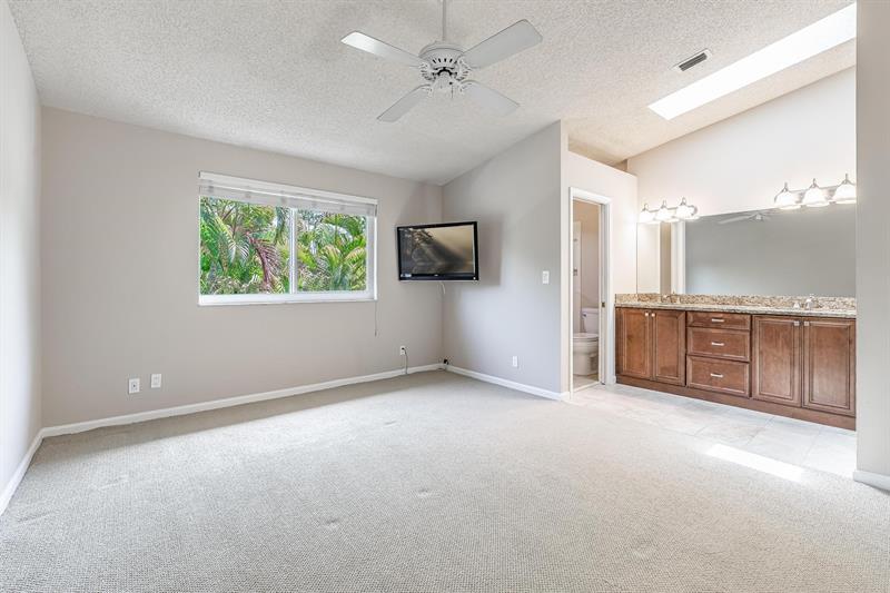 Image 27 of 42 For 801 16th Ct  11