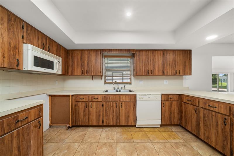 Image 13 of 37 For 5223 Placid Lakes Blvd
