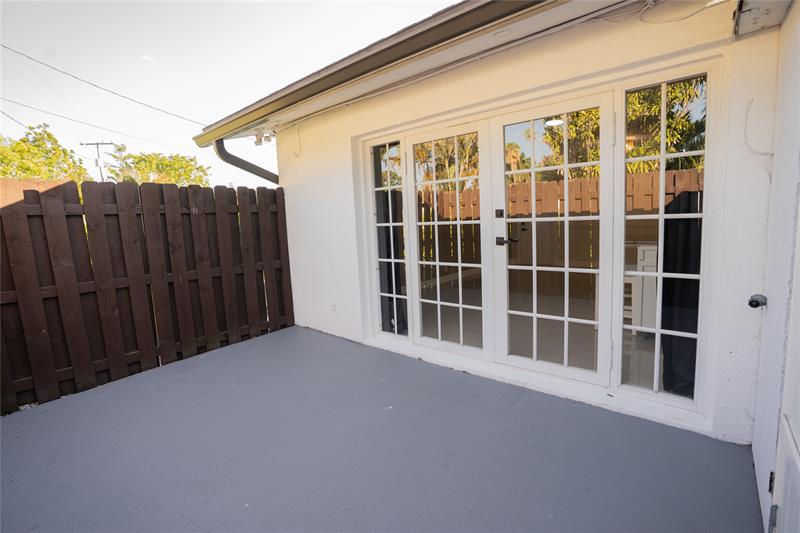 Image 17 of 41 For 5480 1st Ave  Side