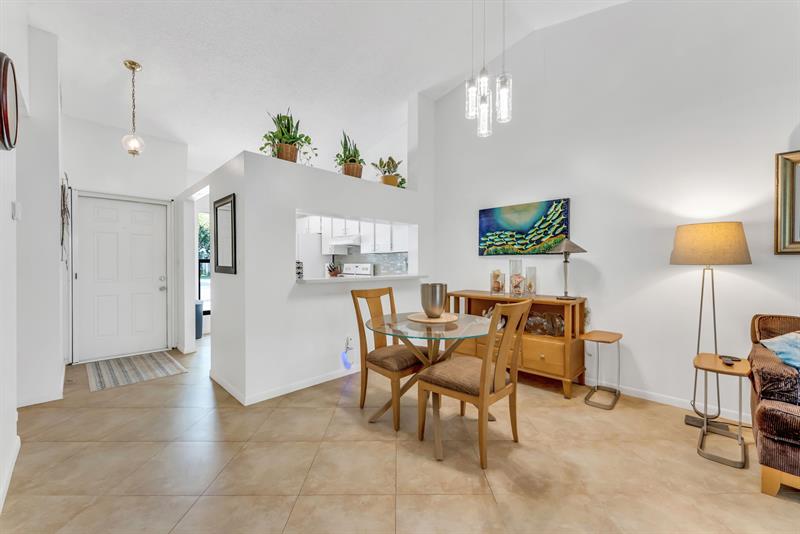 Image 13 of 27 For 3086 Oakland Forest Dr  1203