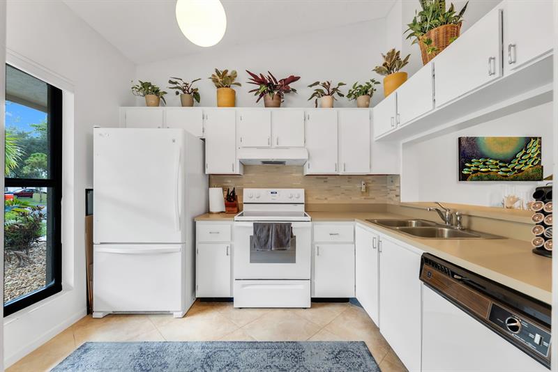 Image 14 of 27 For 3086 Oakland Forest Dr  1203