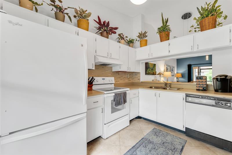 Image 15 of 27 For 3086 Oakland Forest Dr  1203