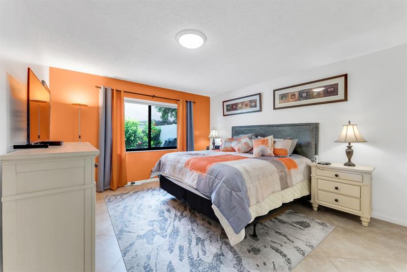 Image 18 of 27 For 3086 Oakland Forest Dr  1203