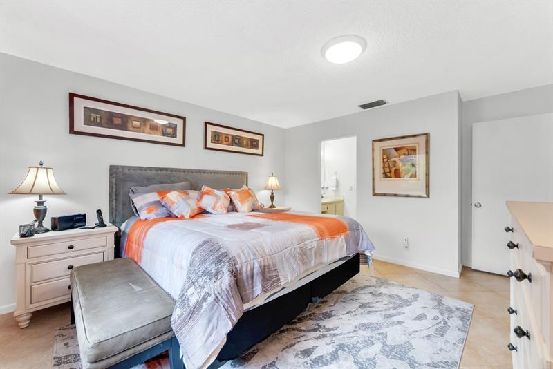 Image 19 of 27 For 3086 Oakland Forest Dr  1203