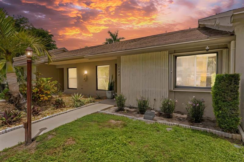 Image 2 of 27 For 3086 Oakland Forest Dr  1203