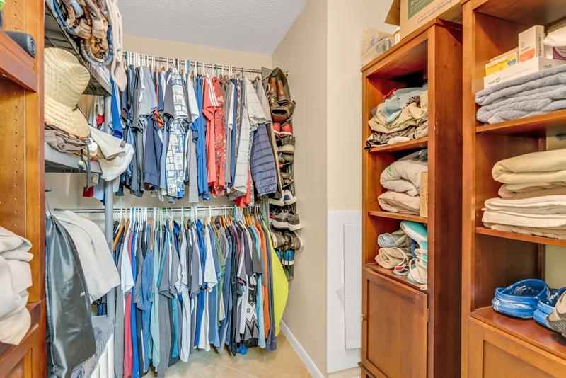 Image 20 of 27 For 3086 Oakland Forest Dr  1203