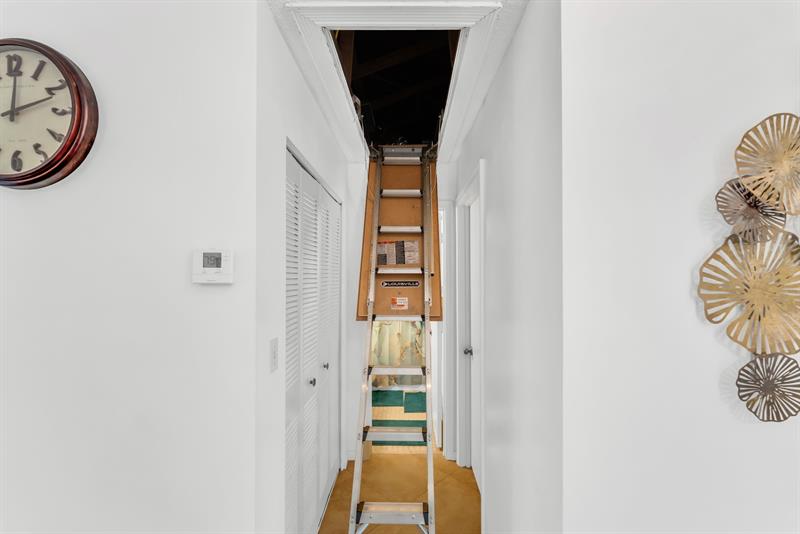 Image 26 of 27 For 3086 Oakland Forest Dr  1203