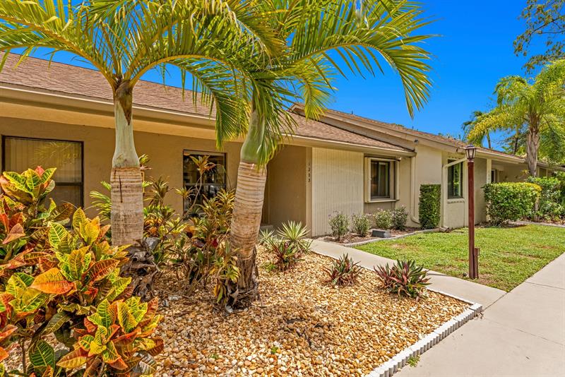 Image 3 of 27 For 3086 Oakland Forest Dr  1203