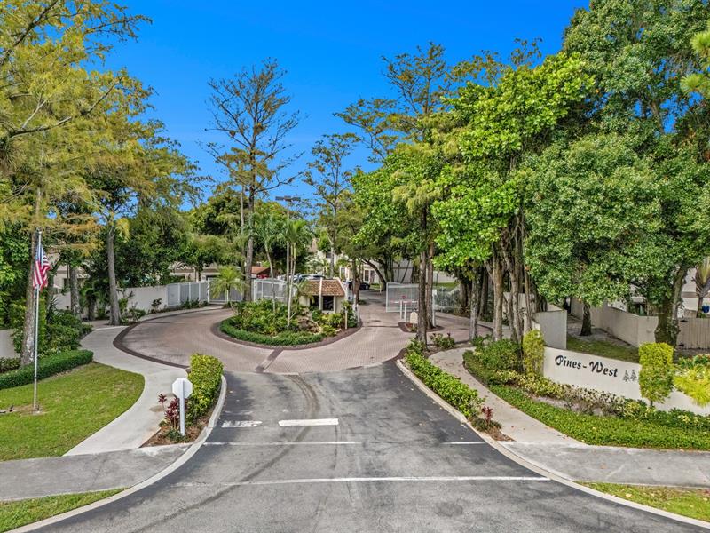 Image 7 of 27 For 3086 Oakland Forest Dr  1203