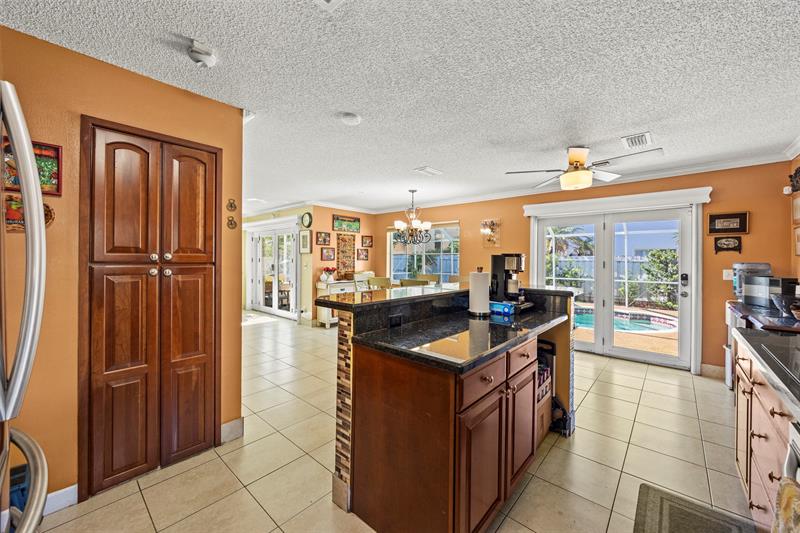 Image 18 of 44 For 4813 14th Dr