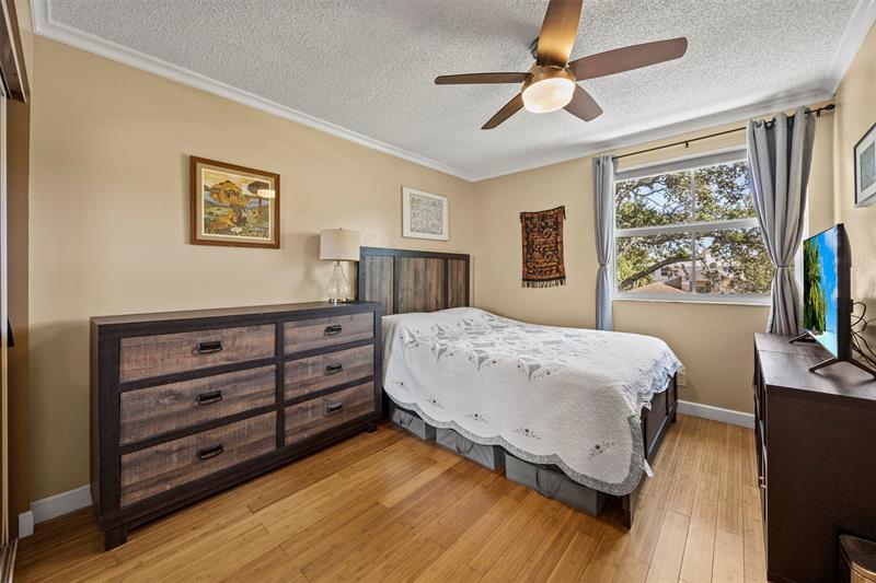 Image 23 of 44 For 4813 14th Dr