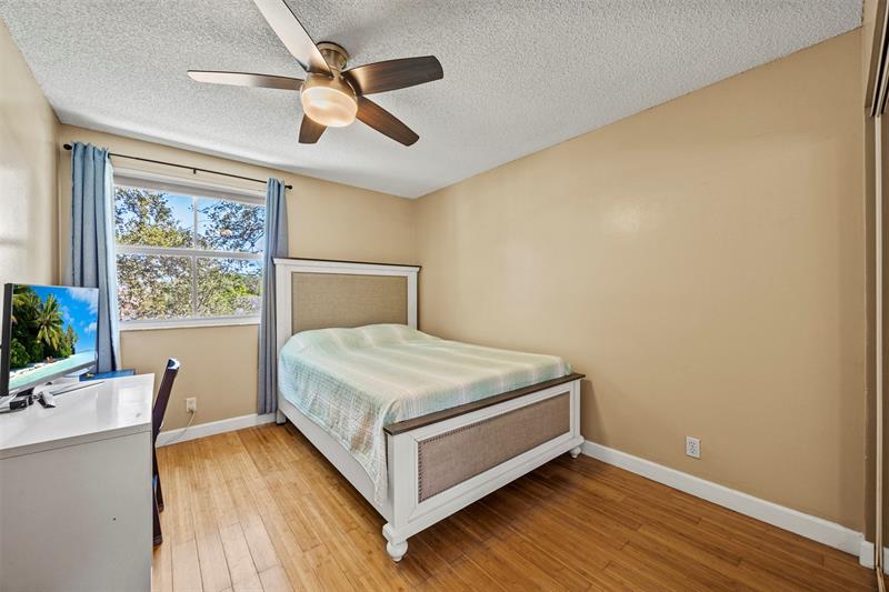 Image 26 of 44 For 4813 14th Dr